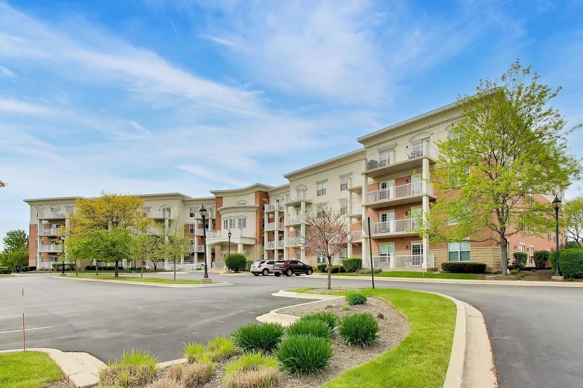 601 Rand Road, Arlington Heights, IL 60004