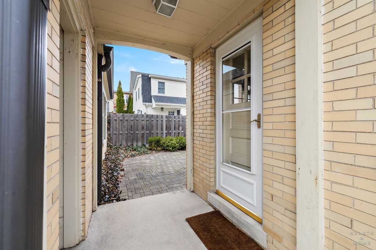 400 W Milburn Avenue, Mount Prospect, IL 60056