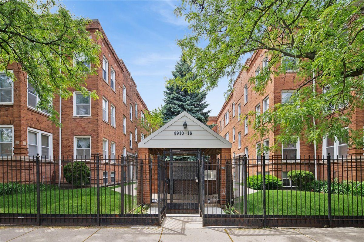 4916 N Kedzie Avenue #2W — Chicago, IL 60625