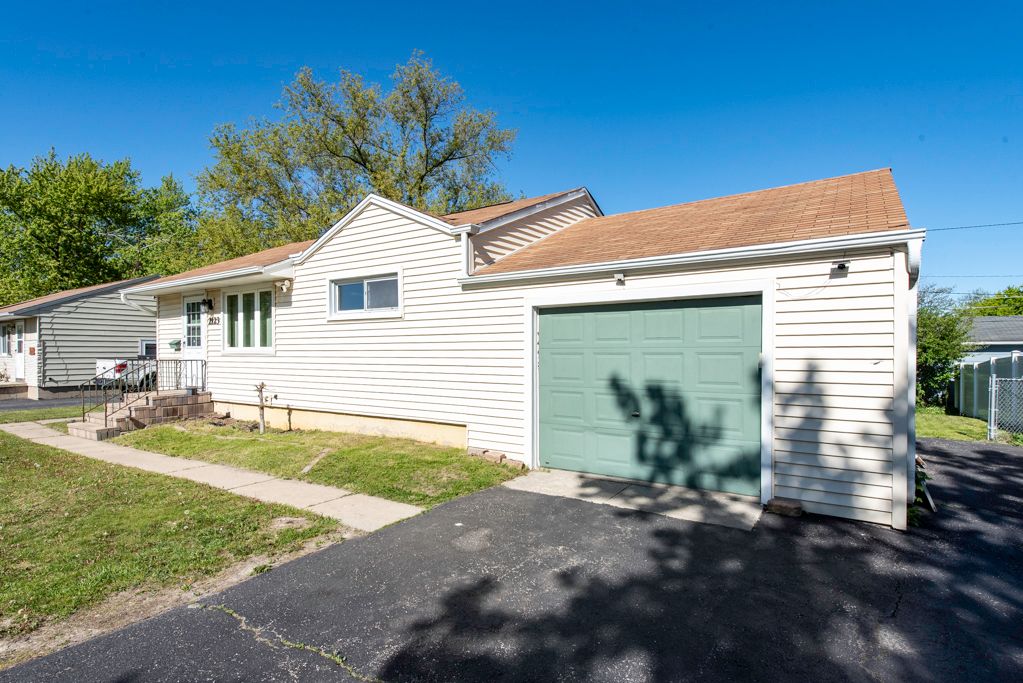 2123 N McAree Road, Waukegan, IL 60087