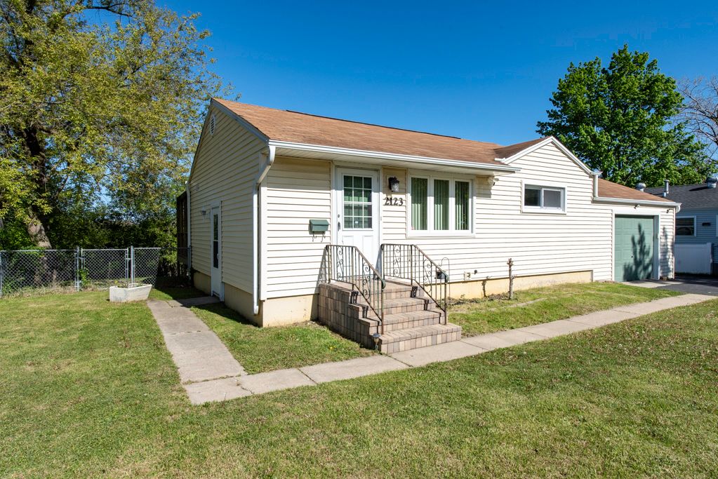 2123 N McAree Road, Waukegan, IL 60087
