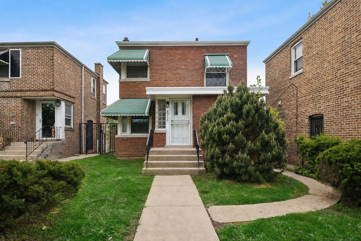 8906 Crandon Avenue, Chicago, IL 60617