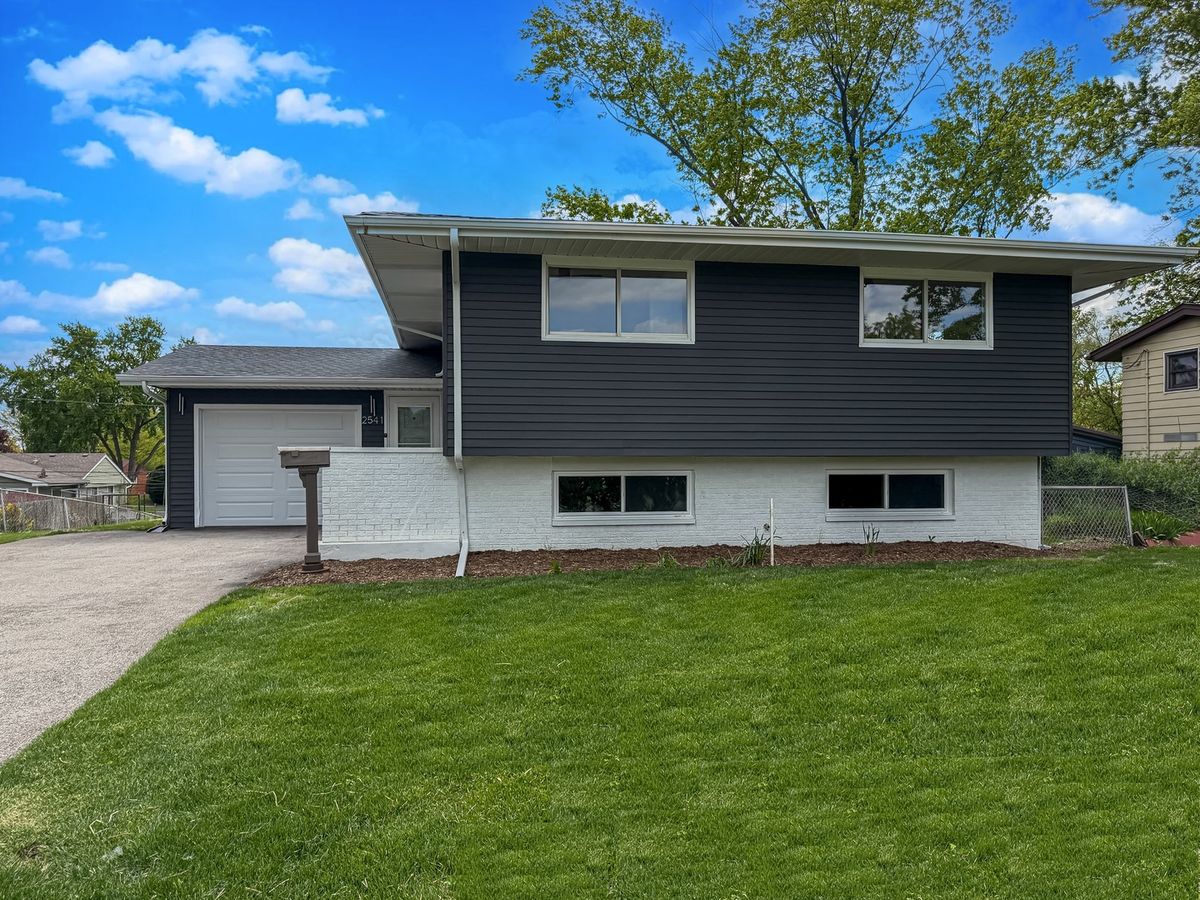 2541 75th Street, Woodridge, IL 60517