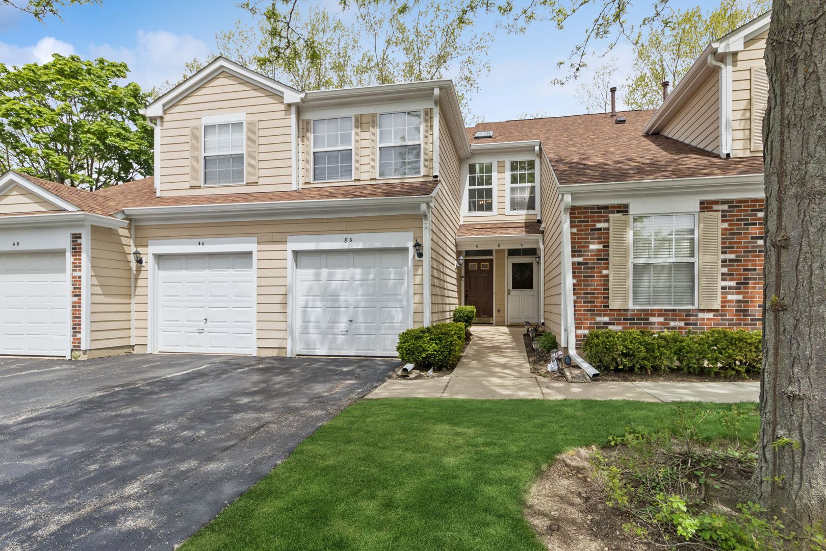 8 Tyler Court #B — Streamwood, IL 60107