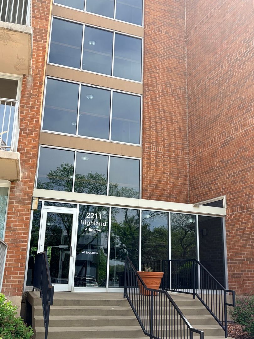 2211 Highland Avenue, Lombard, IL 60148