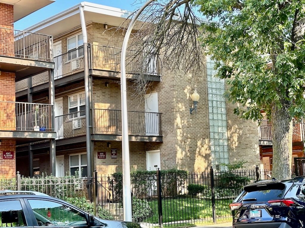 4543 Dover Street, Chicago, IL 60640