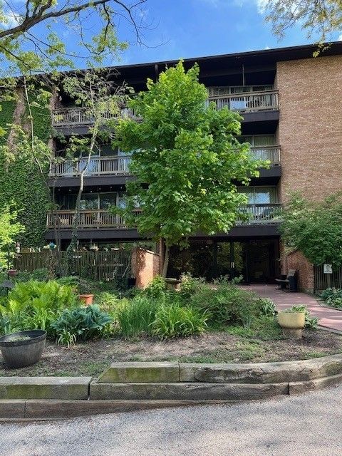 5700 Hillcrest Lane, Lisle, IL 60532