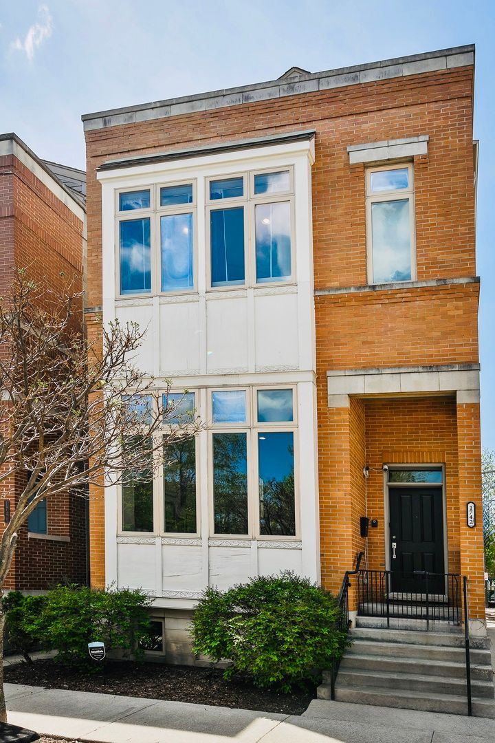 1742 N Bissell Street — Chicago, IL 60614