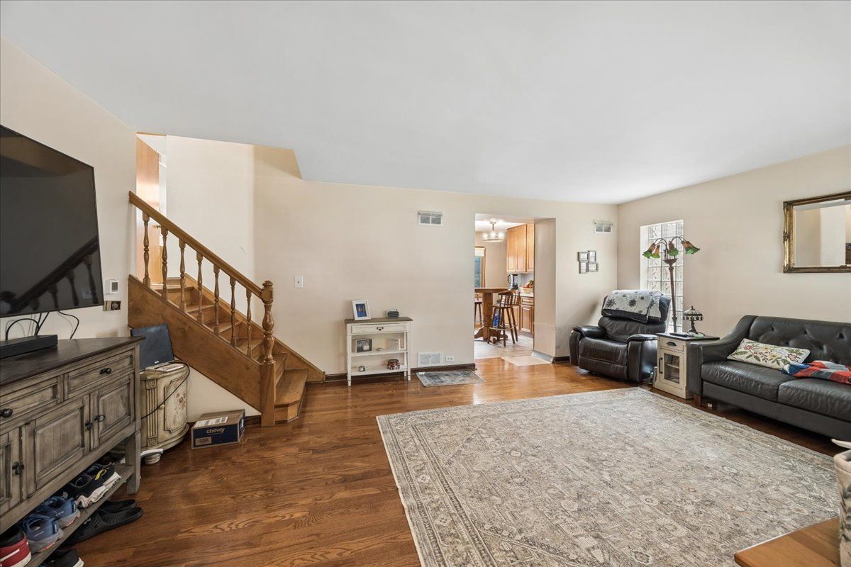 285 Desplaines Avenue, Riverside, IL 60546