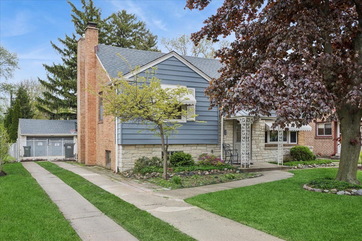 285 Desplaines Avenue, Riverside, IL 60546
