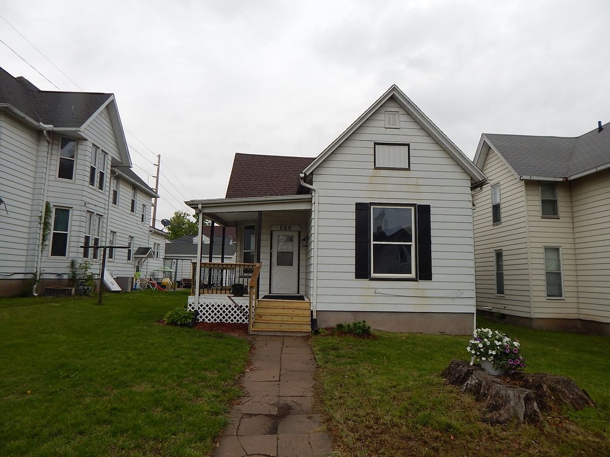 560 10th Avenue, Clinton, IA 52732