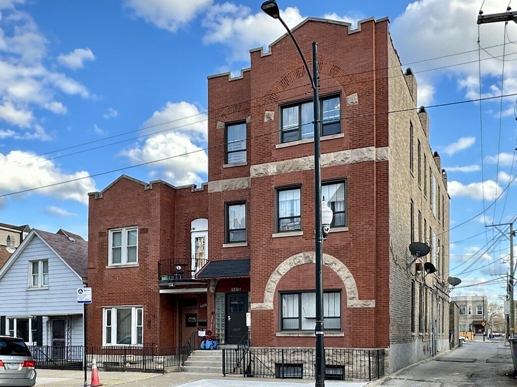 2347 W 24th Place #3R — Chicago, IL 60608