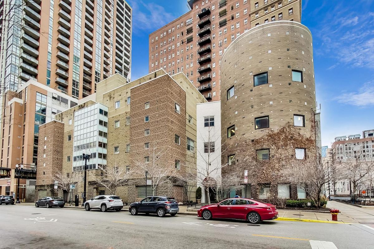 40 9TH Street, Chicago, IL 60605