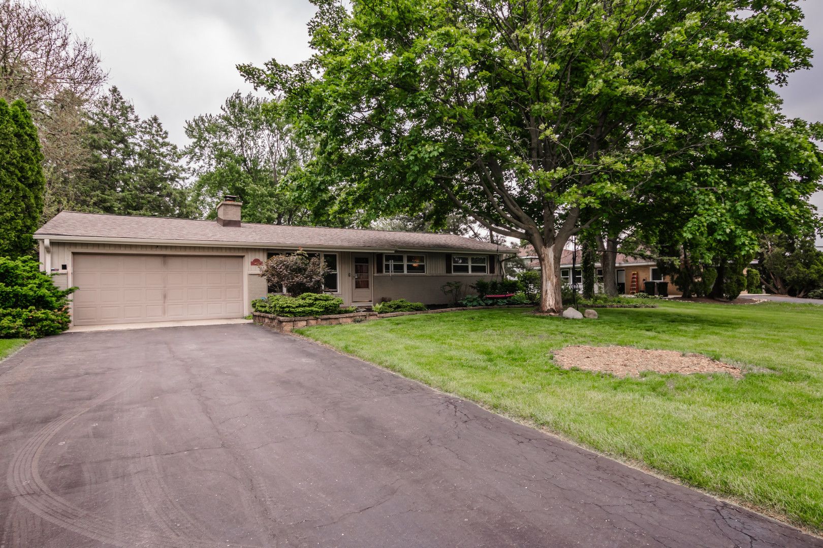 9S771 Brookbank Road — Willowbrook, IL 60527