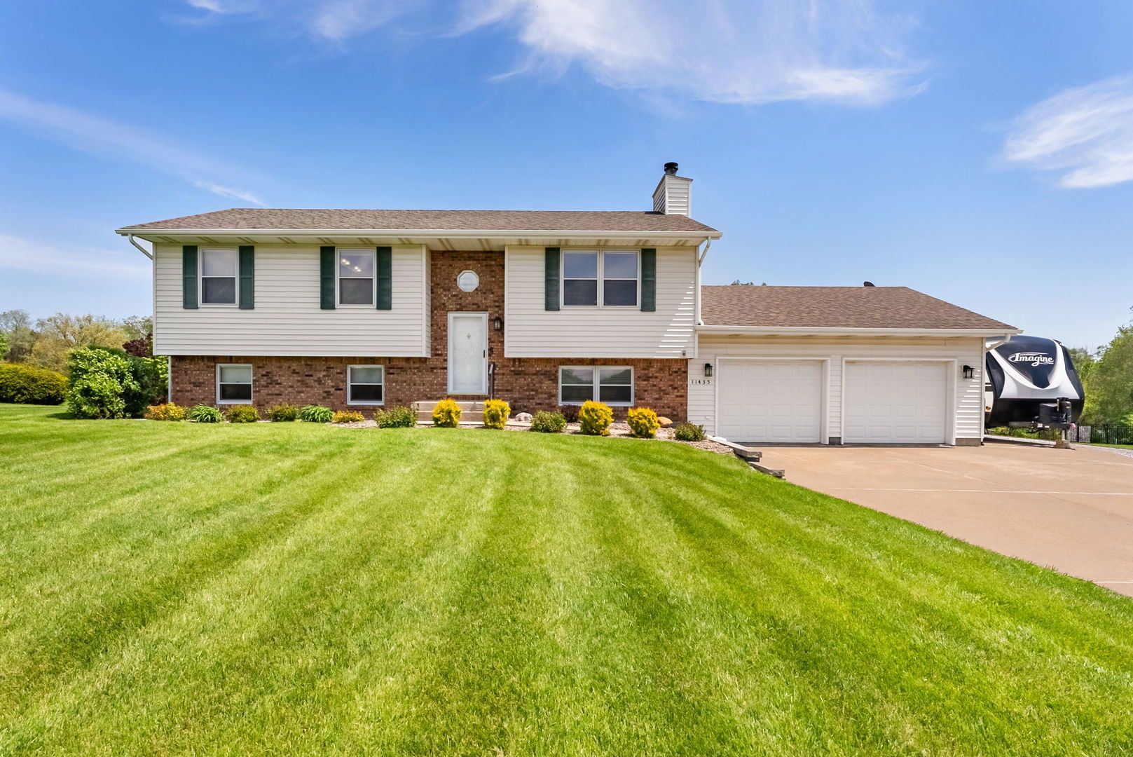 11435 95th Avenue — Blue Grass, IA 52726