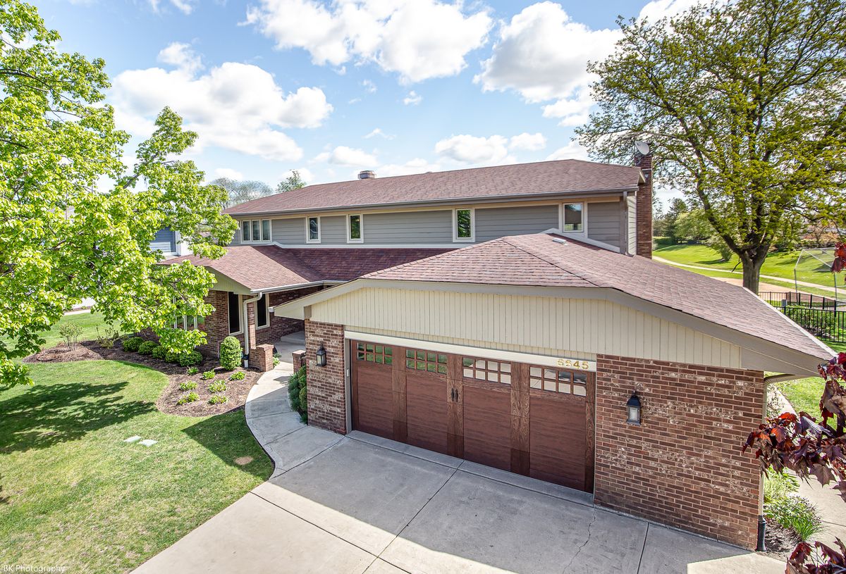 6645 Wedgewood Lane, Willowbrook, IL 60527