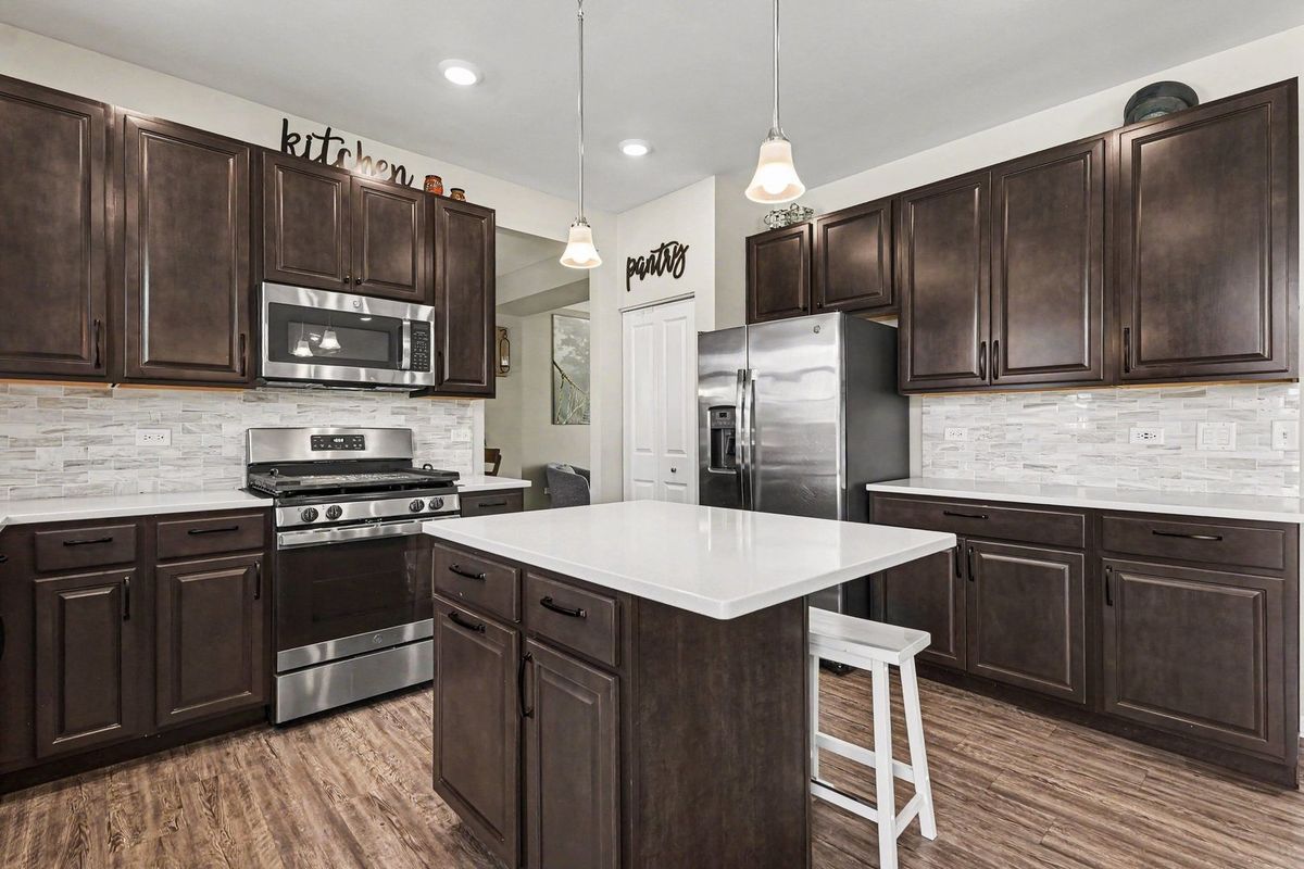 803 High Grove Drive, Minooka, IL 60447
