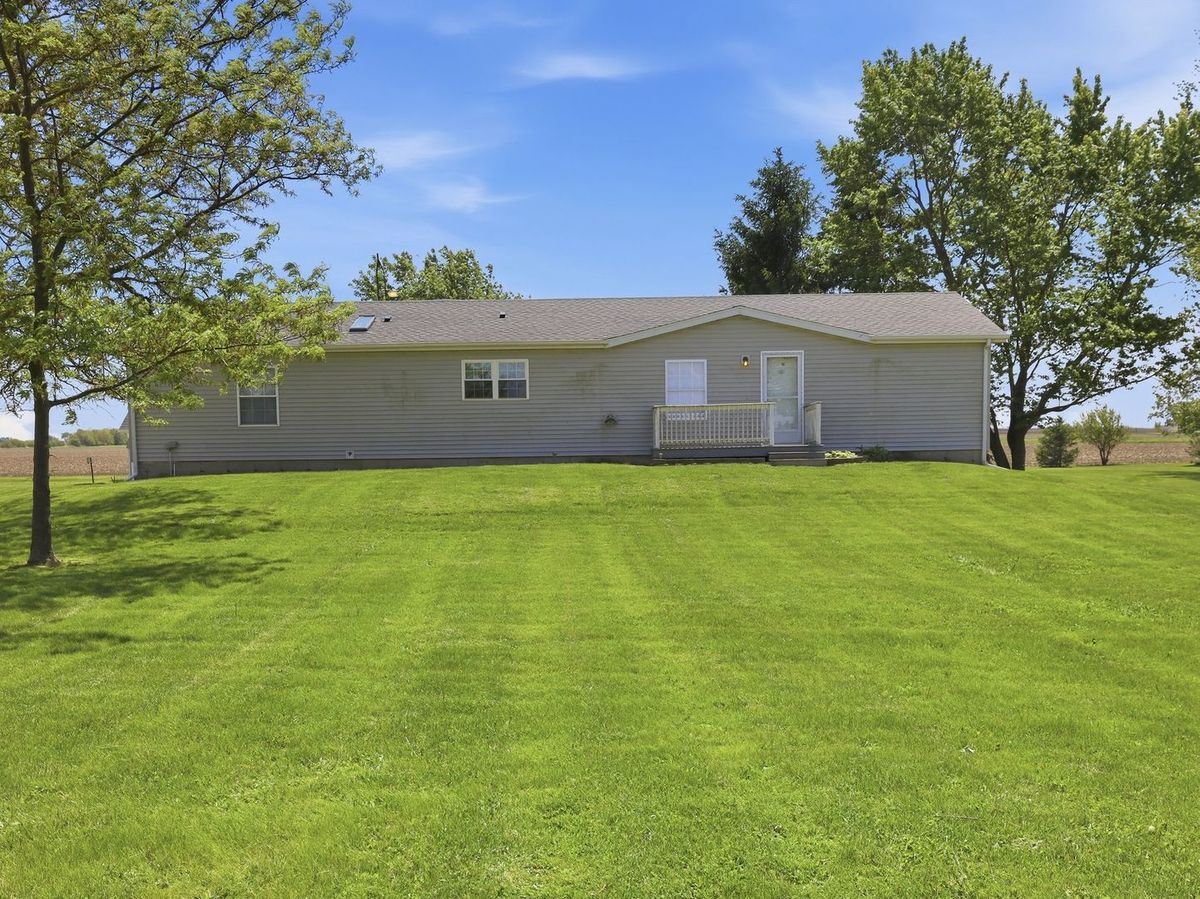 10078 State Route 9 Route, Hoopeston, IL 60942