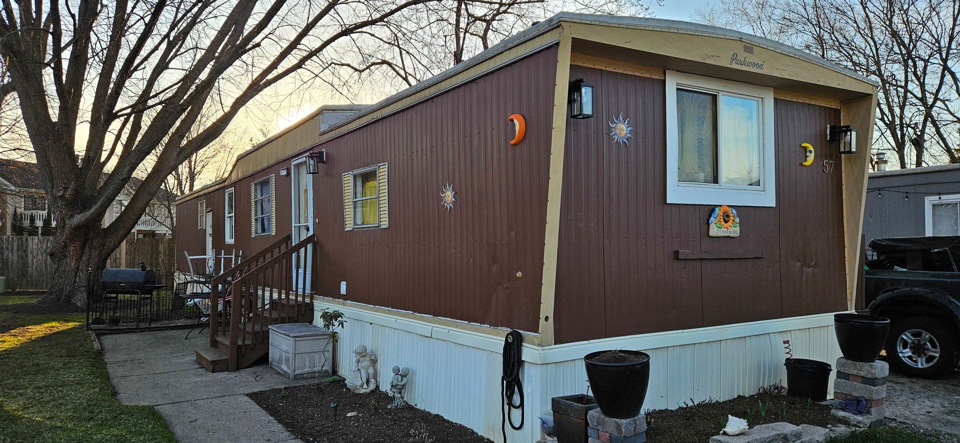 57 CURRICLE Road — Wheeling, IL 60090