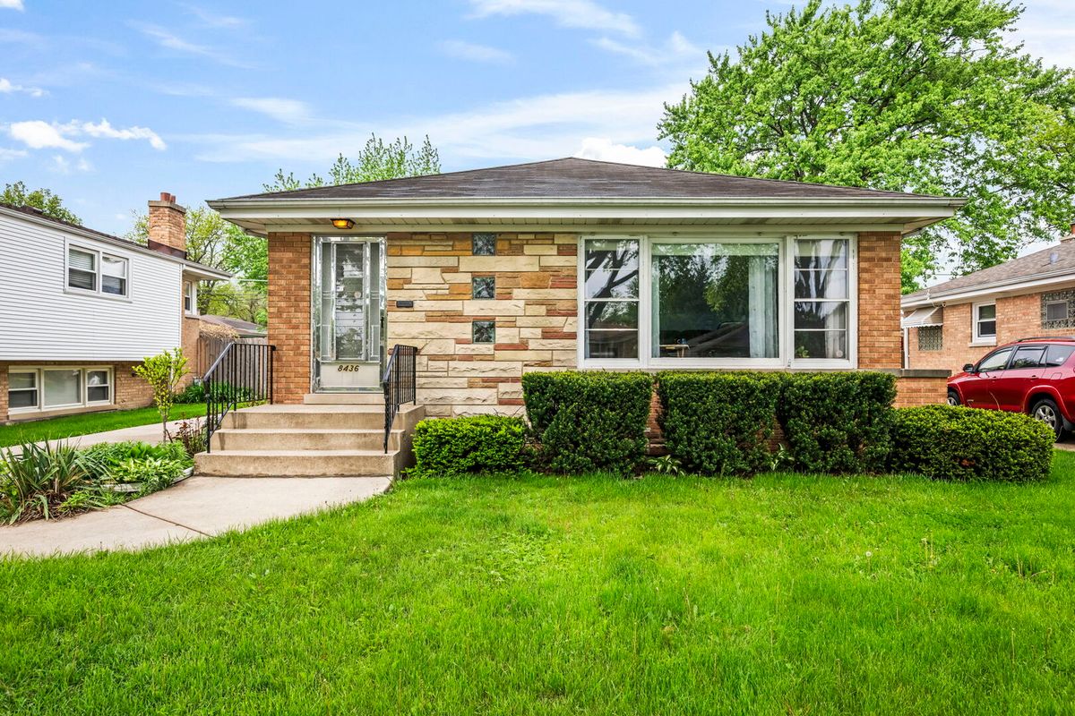 8436 ORIOLE Avenue, Niles, IL 60714