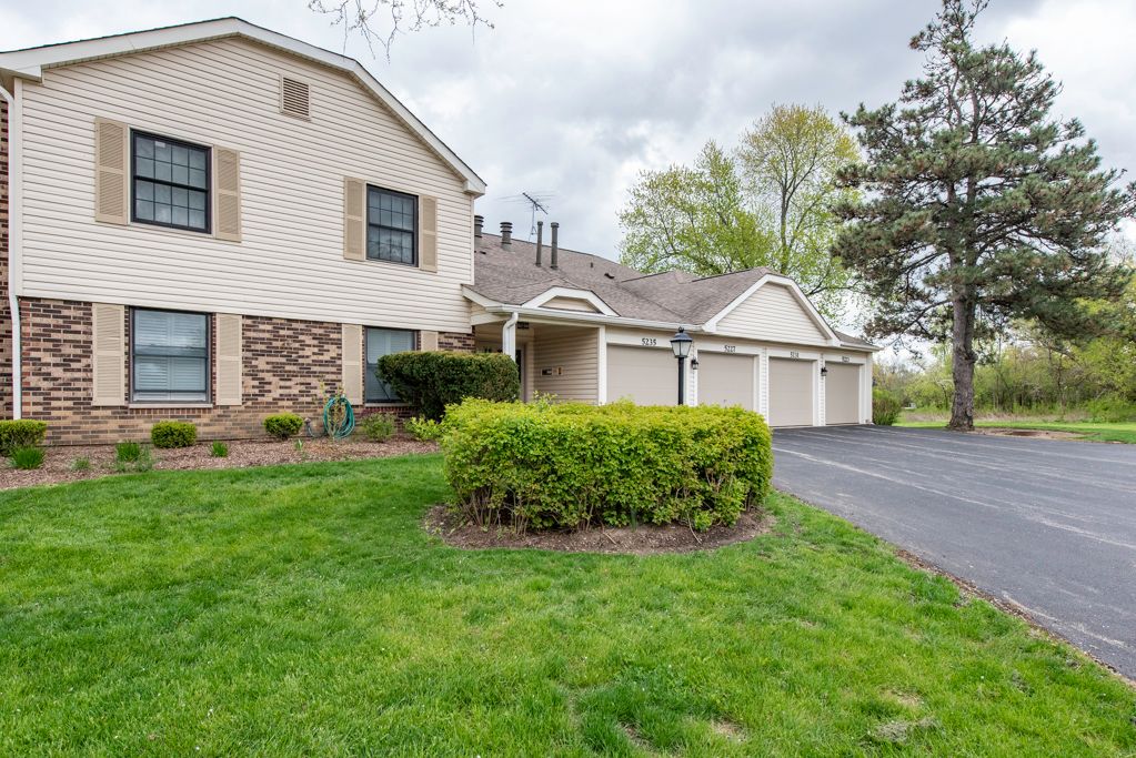 5227 Rockpointe Court, Gurnee, IL 60031