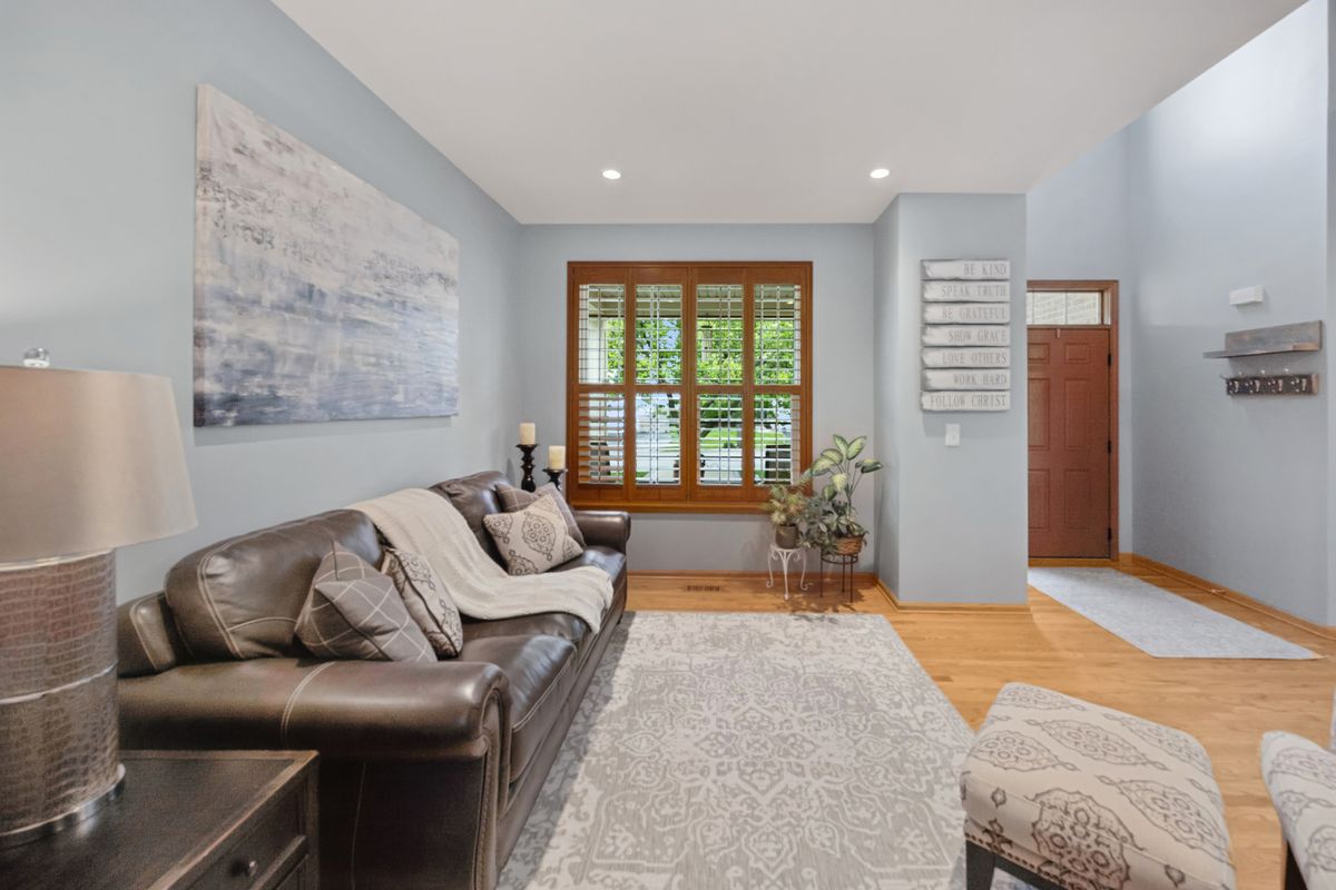 4871 Thistle Lane, Lake In The Hills, IL 60156