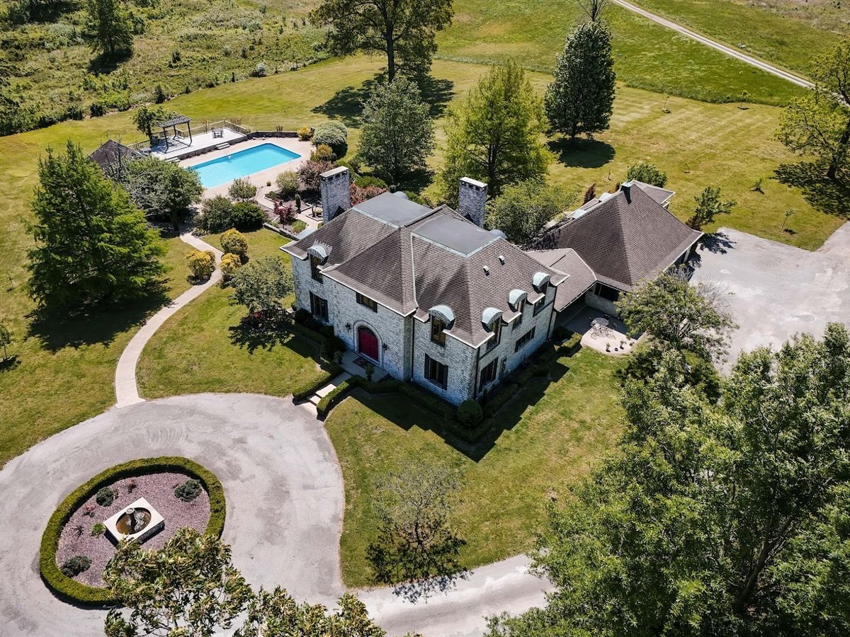 9049 Route 166, Creal Springs, IL 62922