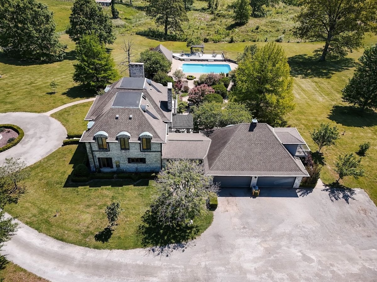9049 Route 166, Creal Springs, IL 62922