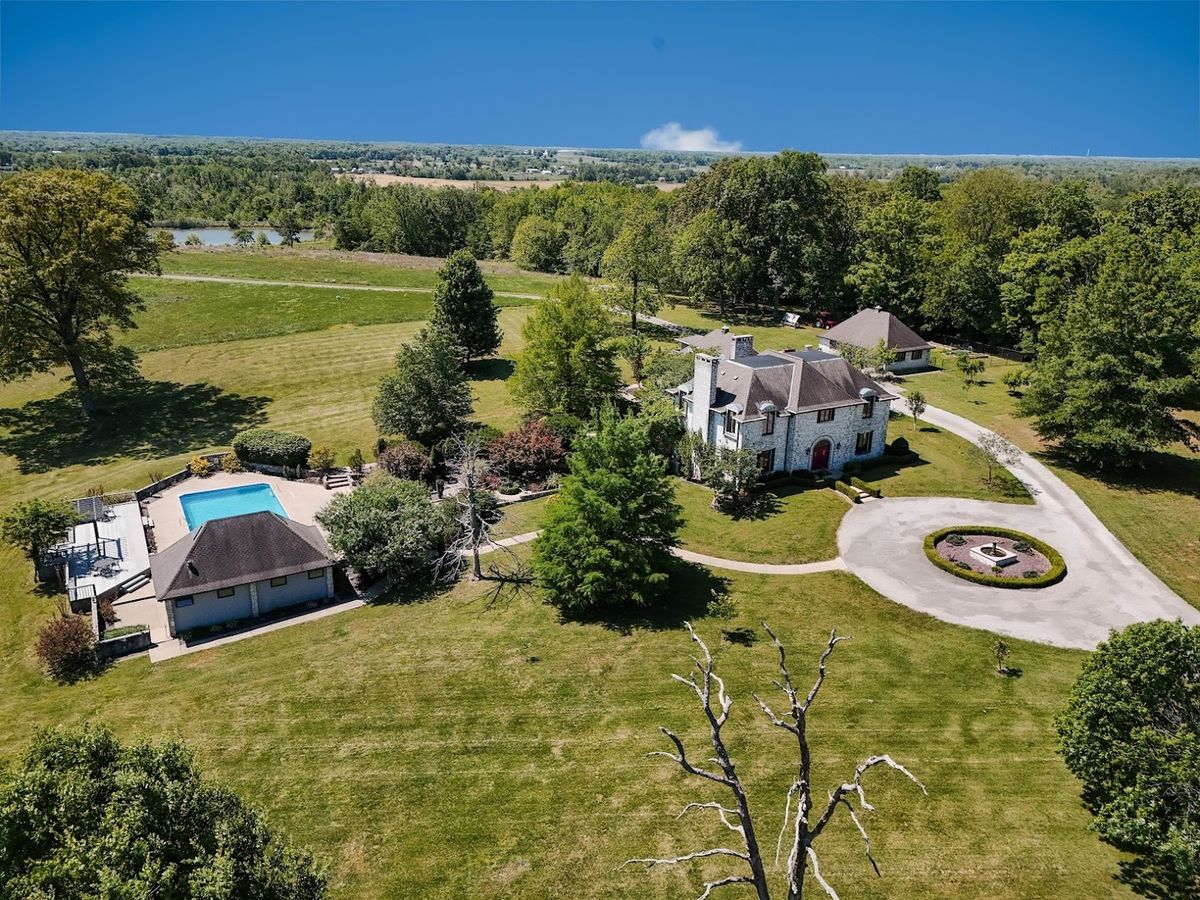 9049 Route 166, Creal Springs, IL 62922