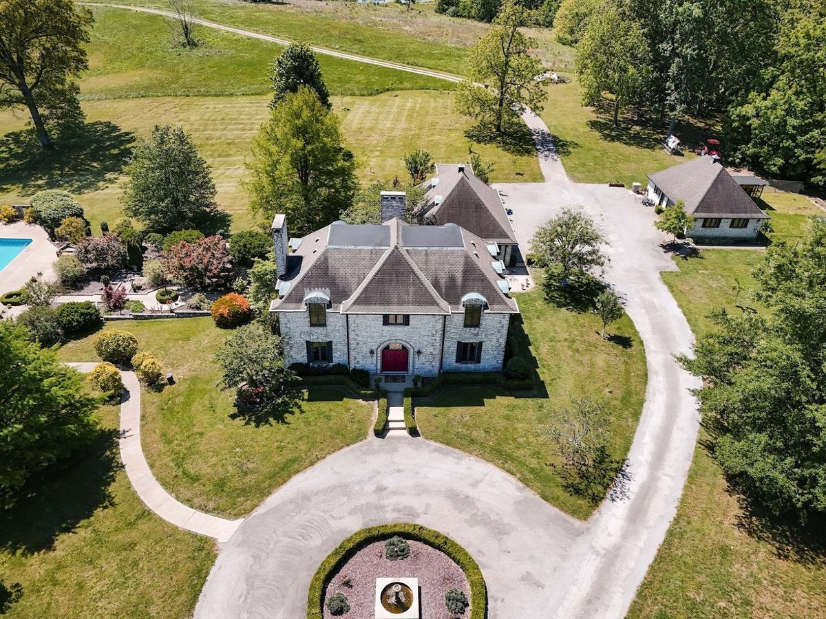 9049 Route 166, Creal Springs, IL 62922