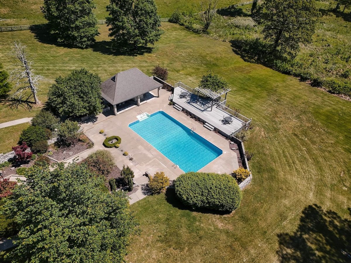9049 Route 166, Creal Springs, IL 62922