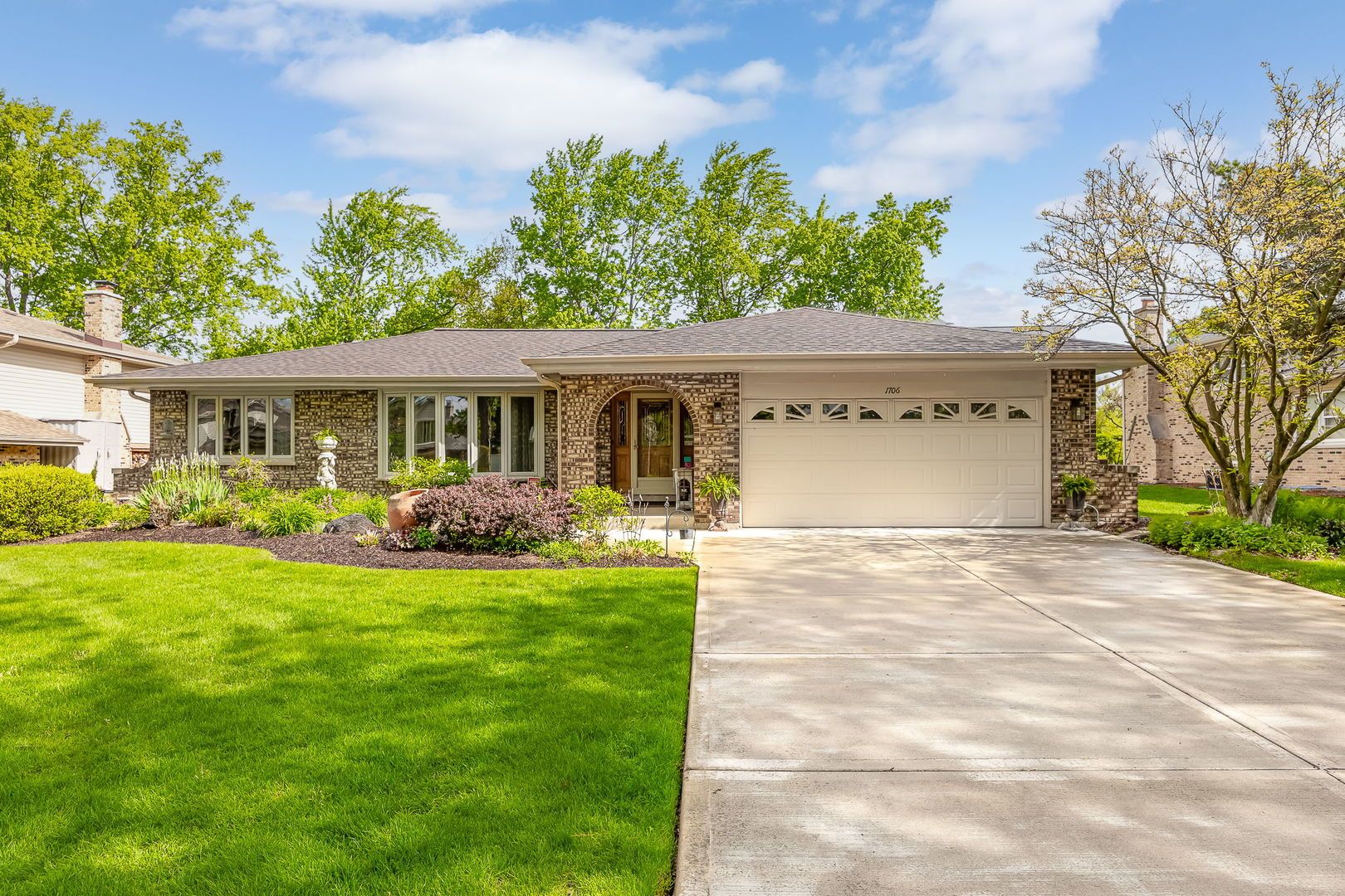 1706 Holly Avenue — Darien, IL 60561