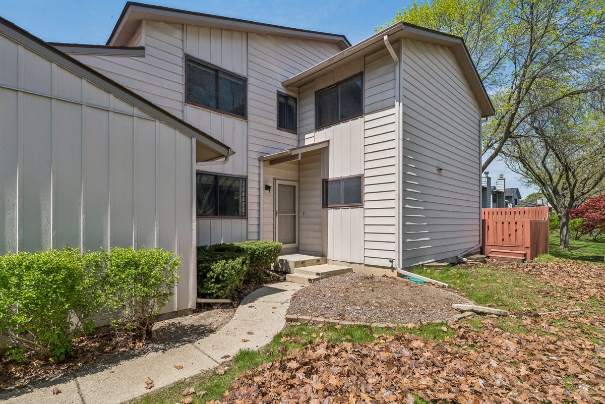 130 Windsor Drive, Vernon Hills, IL 60061