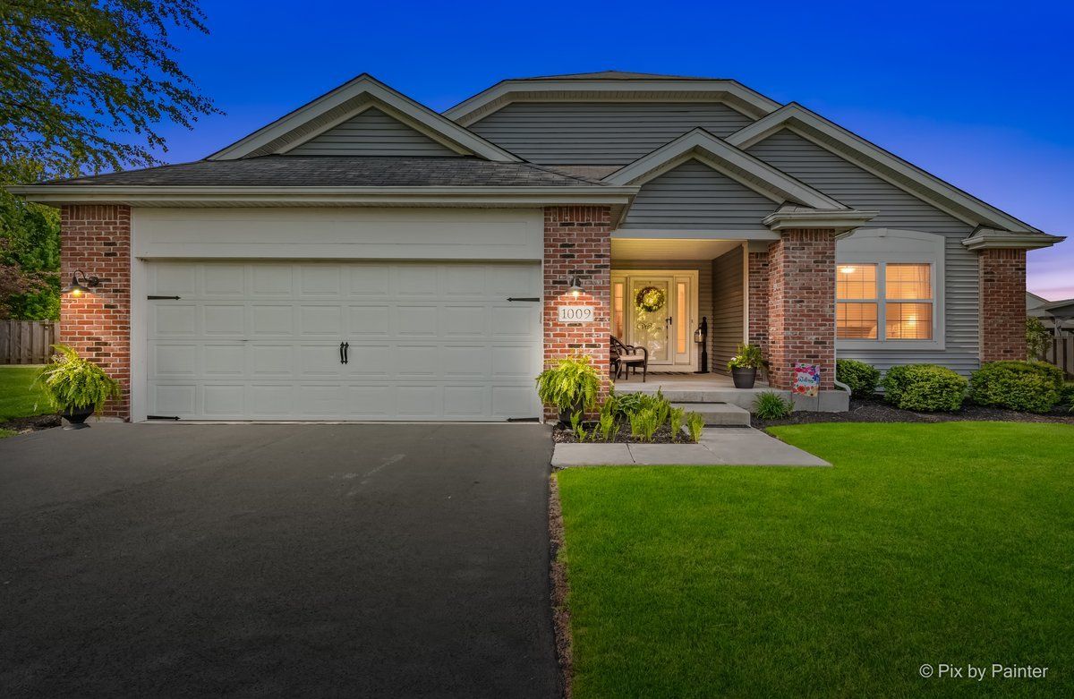 1009 Birchwood Drive, Pingree Grove, IL 60140