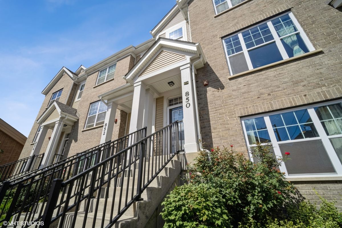 850 Lexington Circle, Des Plaines, IL 60016