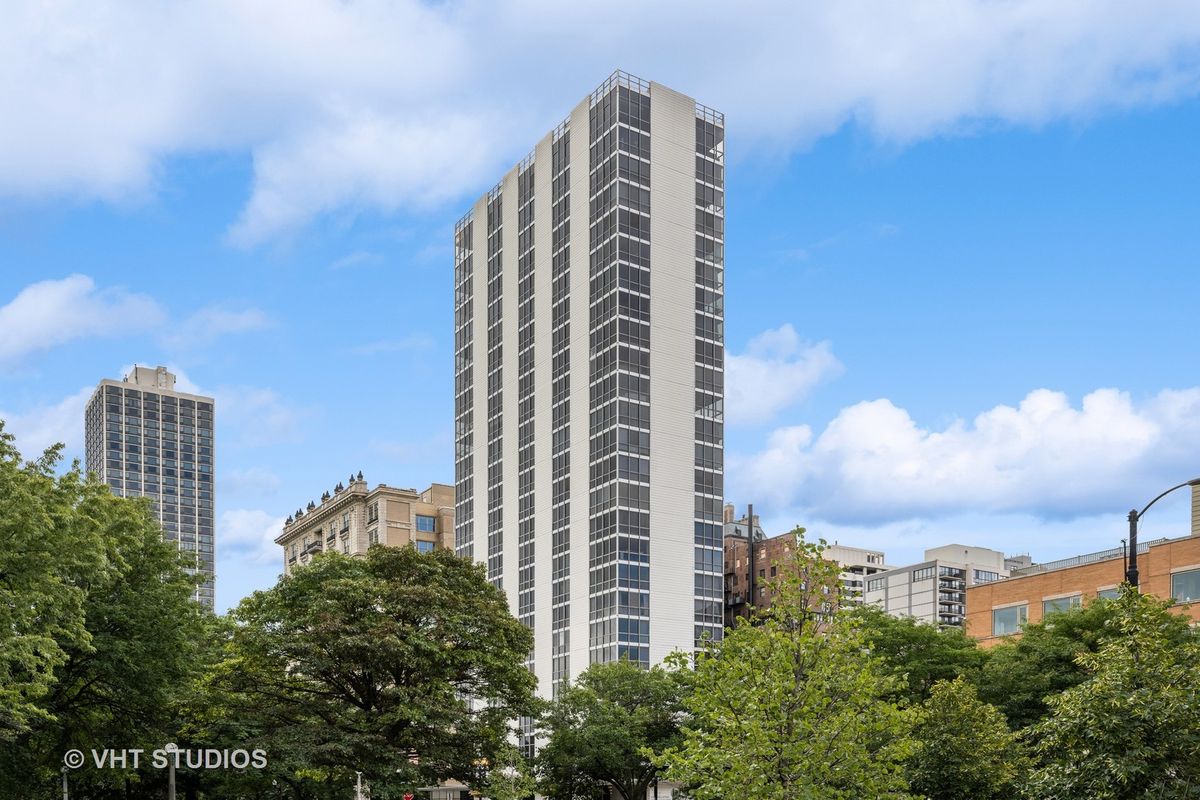 1555 Dearborn Parkway, Chicago, IL 60610