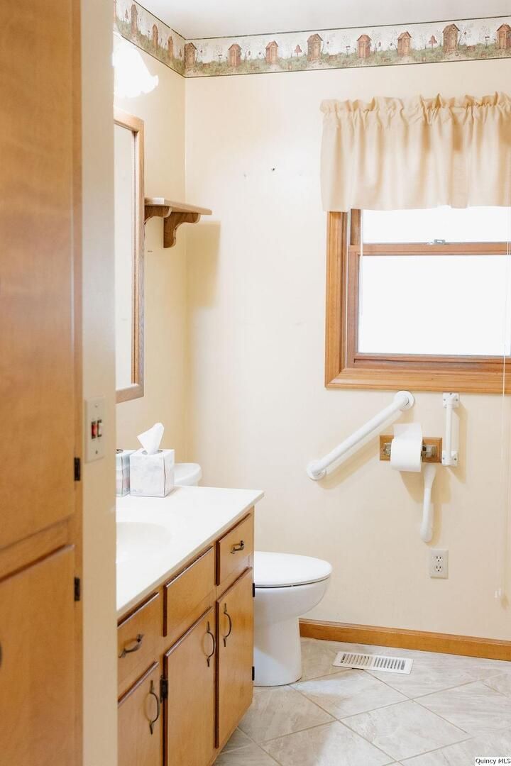 100 Adams, Coatsburg, IL 62325