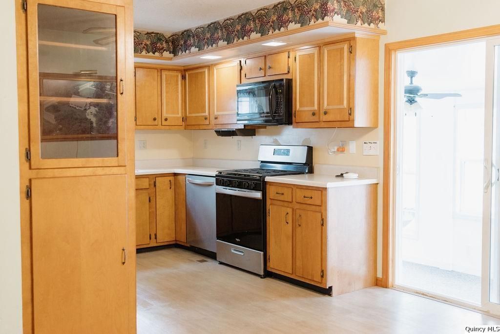 100 Adams, Coatsburg, IL 62325