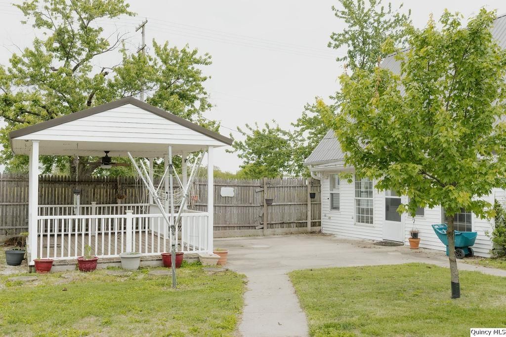 100 Adams, Coatsburg, IL 62325
