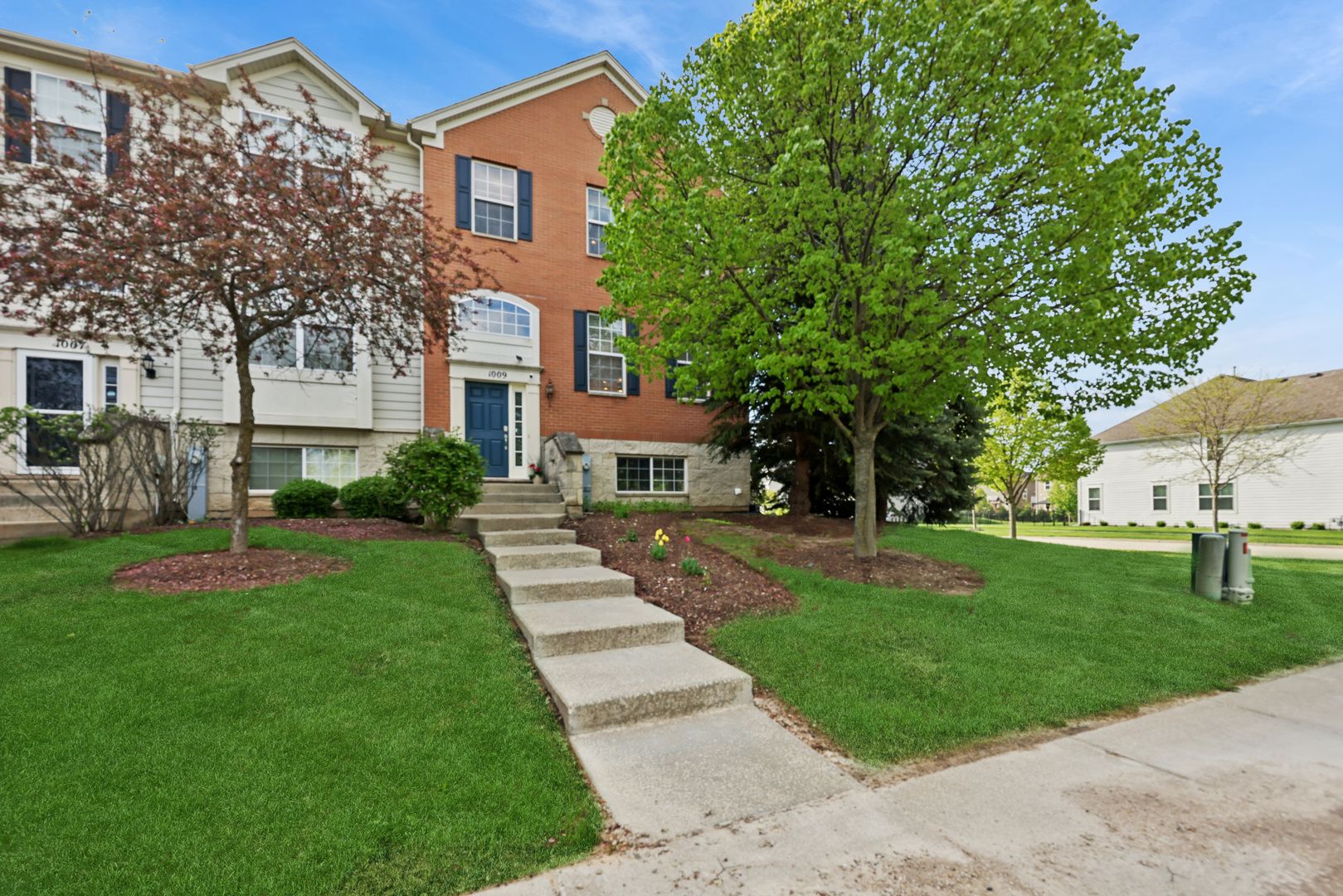1009 Alberta Road — Elgin, IL 60124