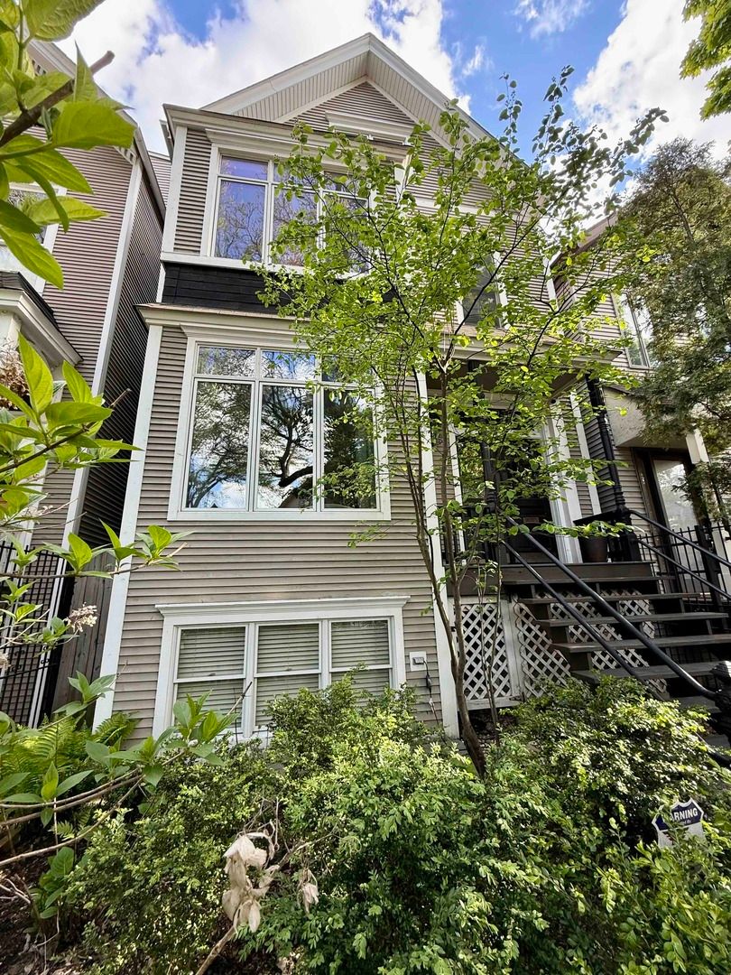 1039 MONTANA Street, Chicago, IL 60614