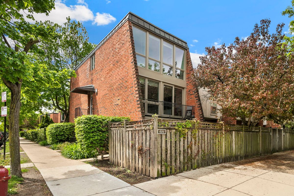 601 Dickens Avenue, Chicago, IL 60614