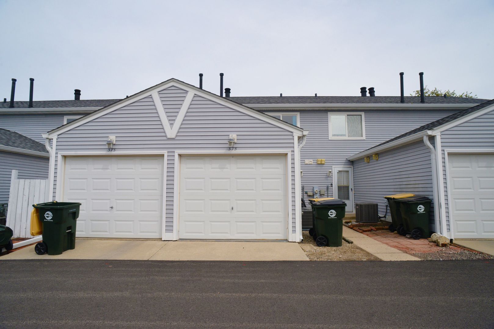 375 Meadow Green Lane — Round Lake Beach, IL 60073