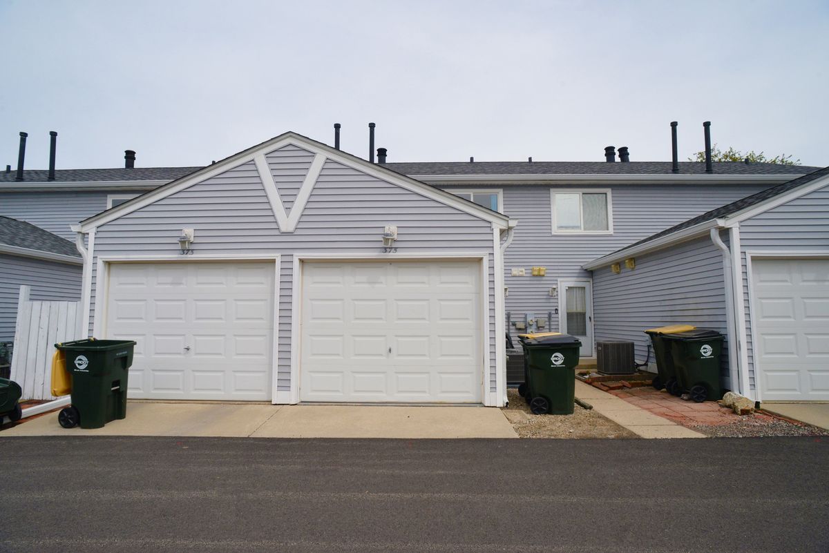 375 Meadow Green Lane, Round Lake Beach, IL 60073