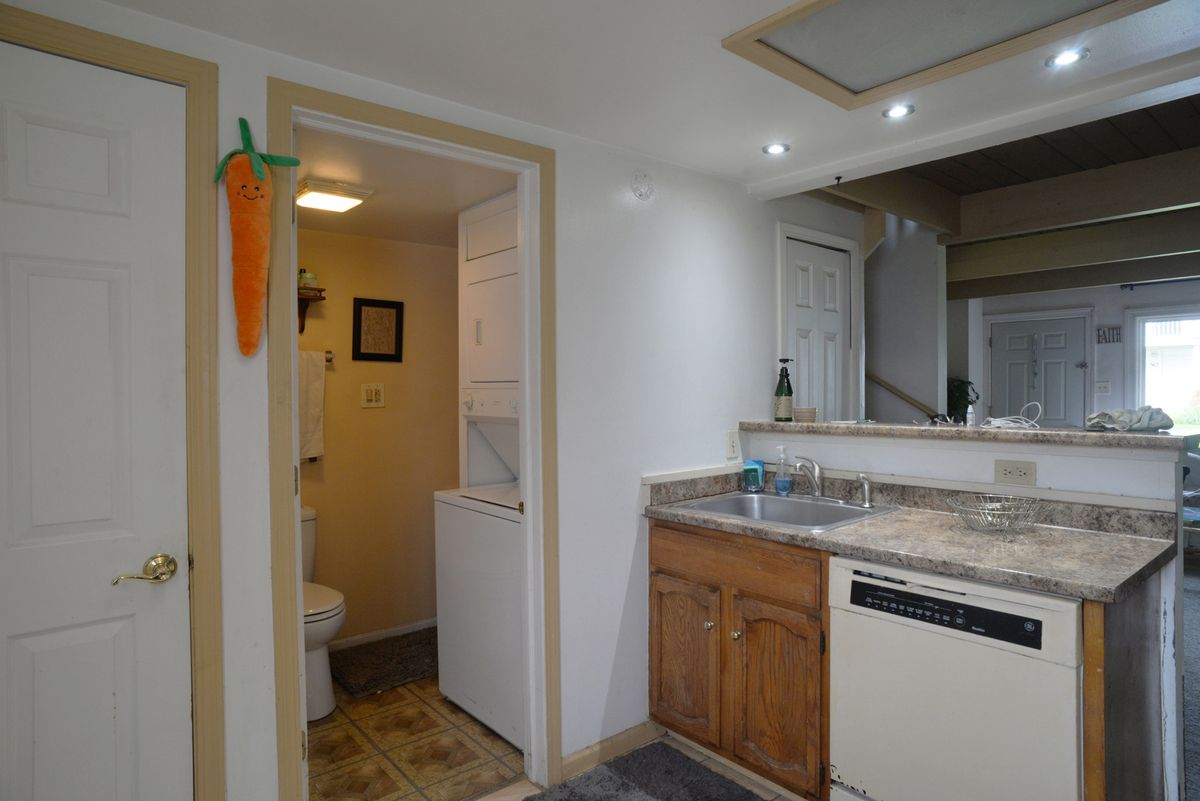 375 Meadow Green Lane, Round Lake Beach, IL 60073