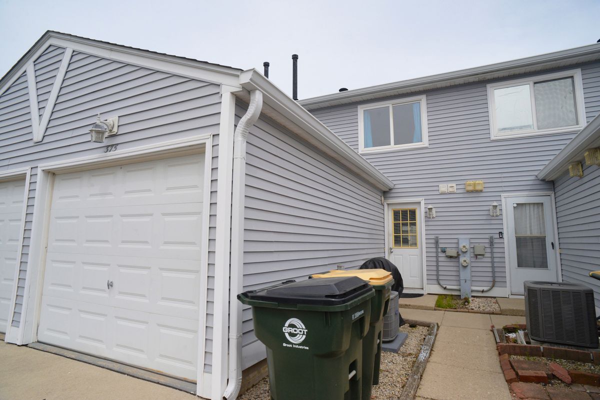 375 Meadow Green Lane, Round Lake Beach, IL 60073