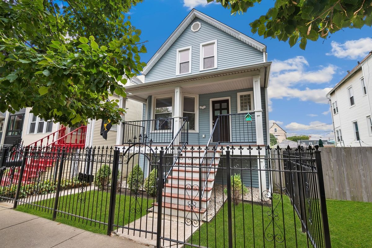 3142 Christiana Avenue, Chicago, IL 60618