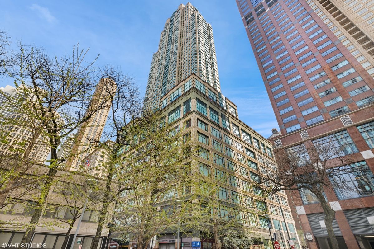 100 Huron Street, Chicago, IL 60611