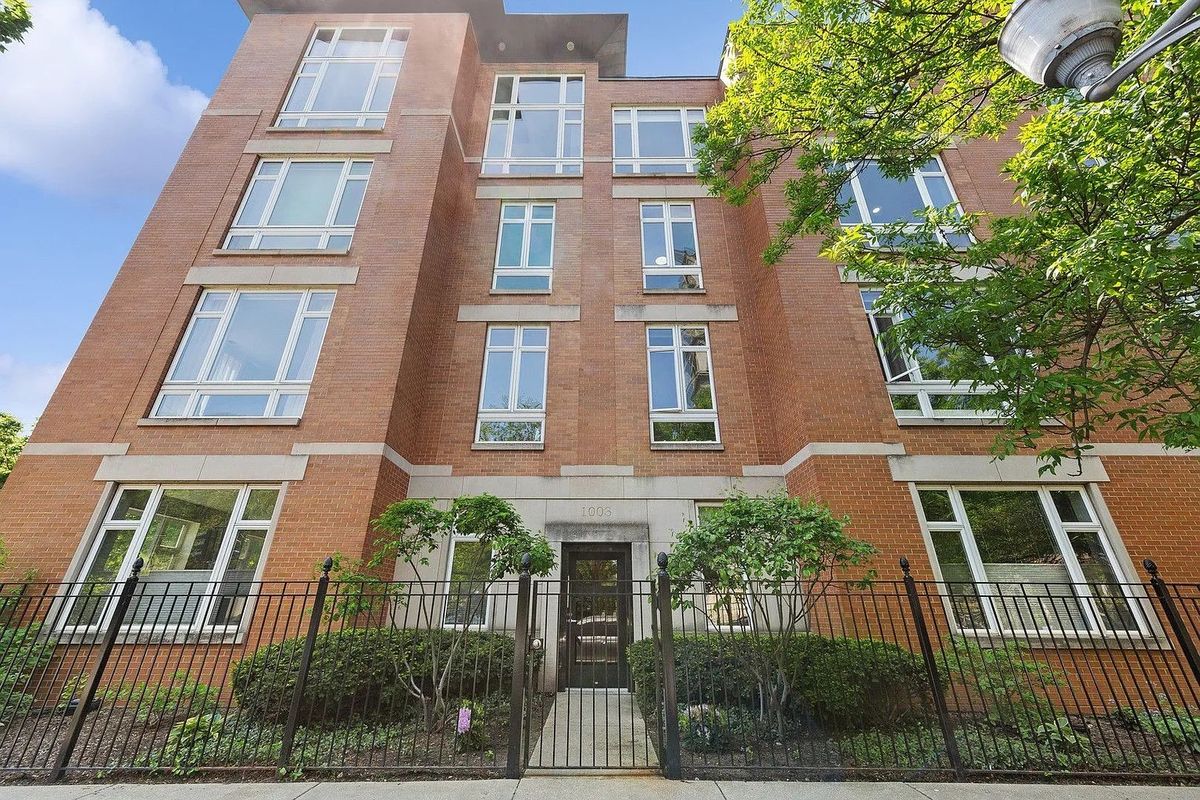 1003 BUENA Avenue, Chicago, IL 60613