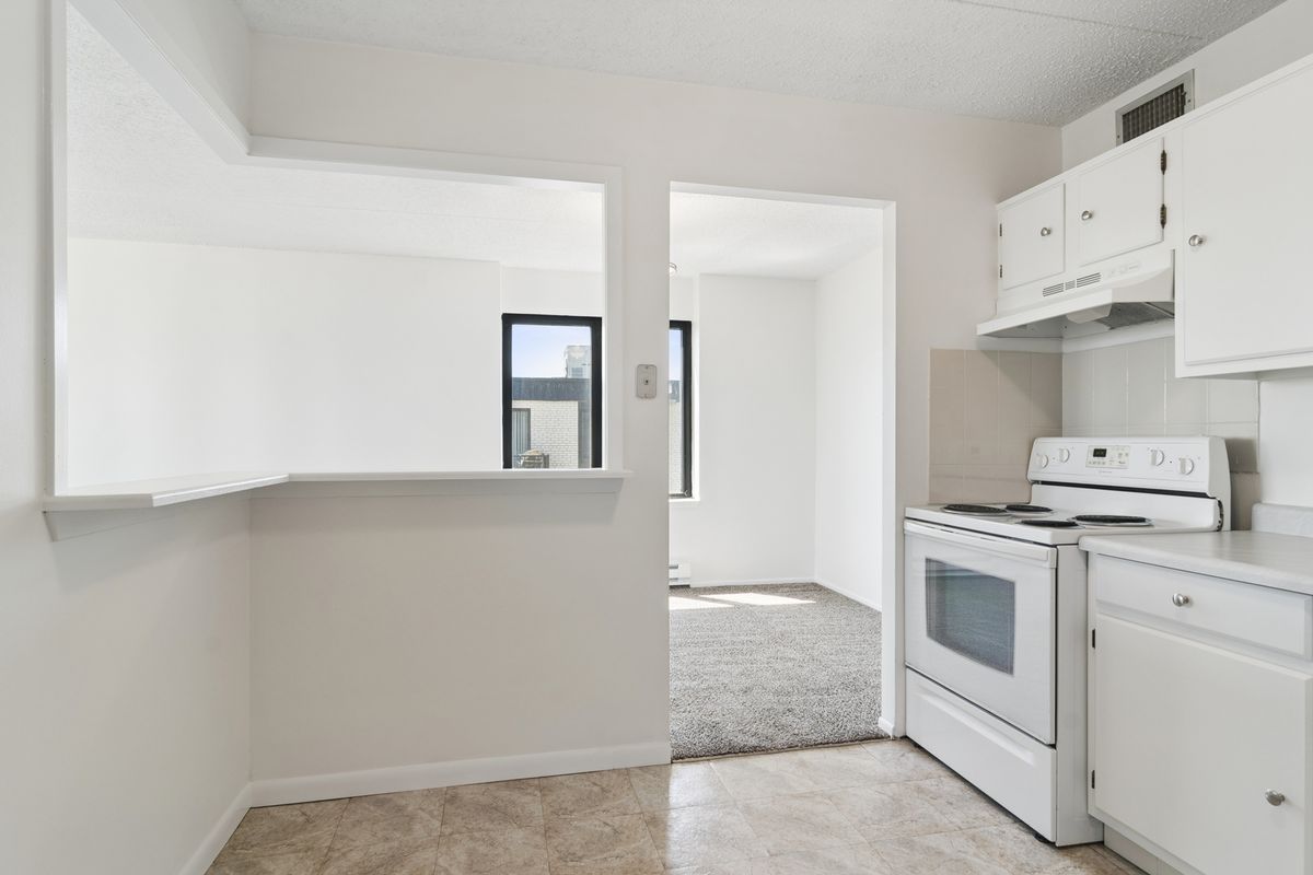9701 N Dee Road #6N, Niles, IL 60714